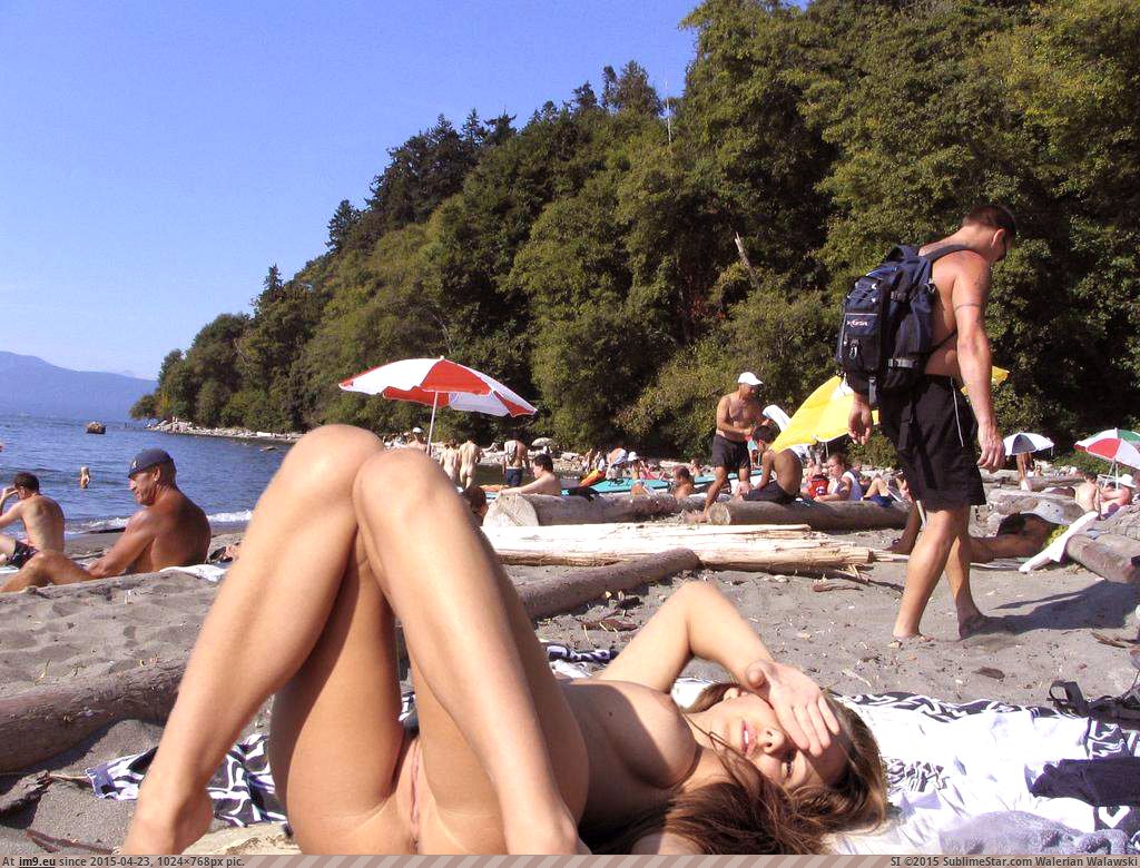 Нудисты на пляже девушки фото