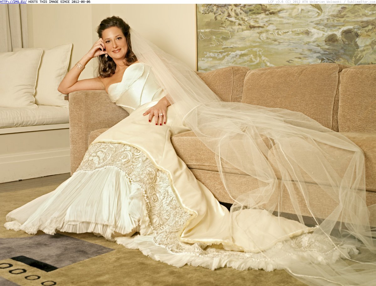 Cream Wedding Dress (in Wedding dresses)