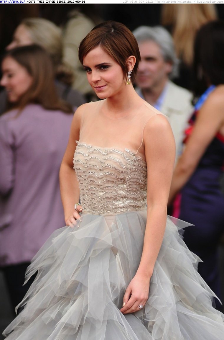 Emma Watson World Premiere Harry Potter Deathly Hallows Part 2 Trafalgar Square London July 7 2011 17 760X1140 (emma photo) (in Emma Watson Photos)
