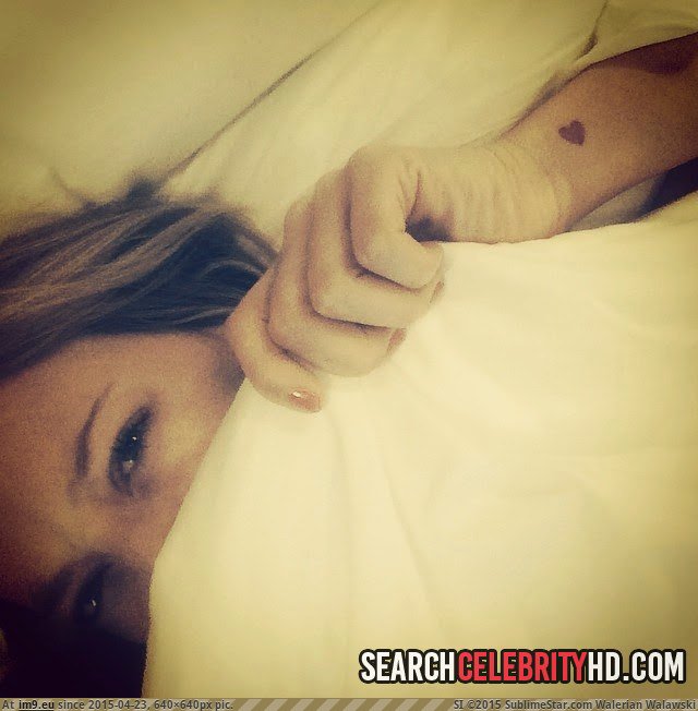 Hilary Duff Nude Pictures Leaked Hacked Naked Selfies (2) (in Celebrity leaked fappening)