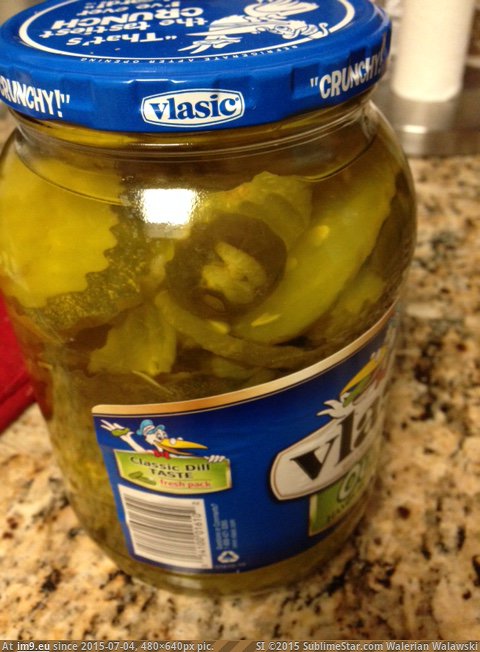 [Mildlyinteresting] Che Guevara on a pickle slice! (in My r/MILDLYINTERESTING favs)