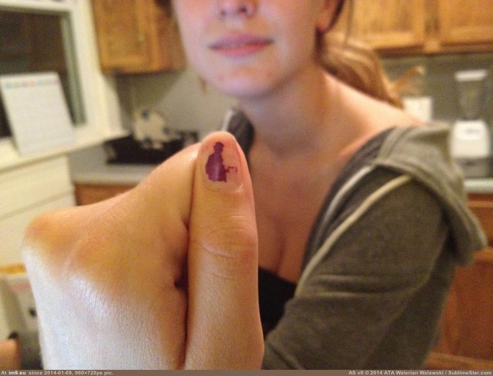 [Mildlyinteresting] My friend's nail polish chipped to look like an old fisherman. (in My r/MILDLYINTERESTING favs)