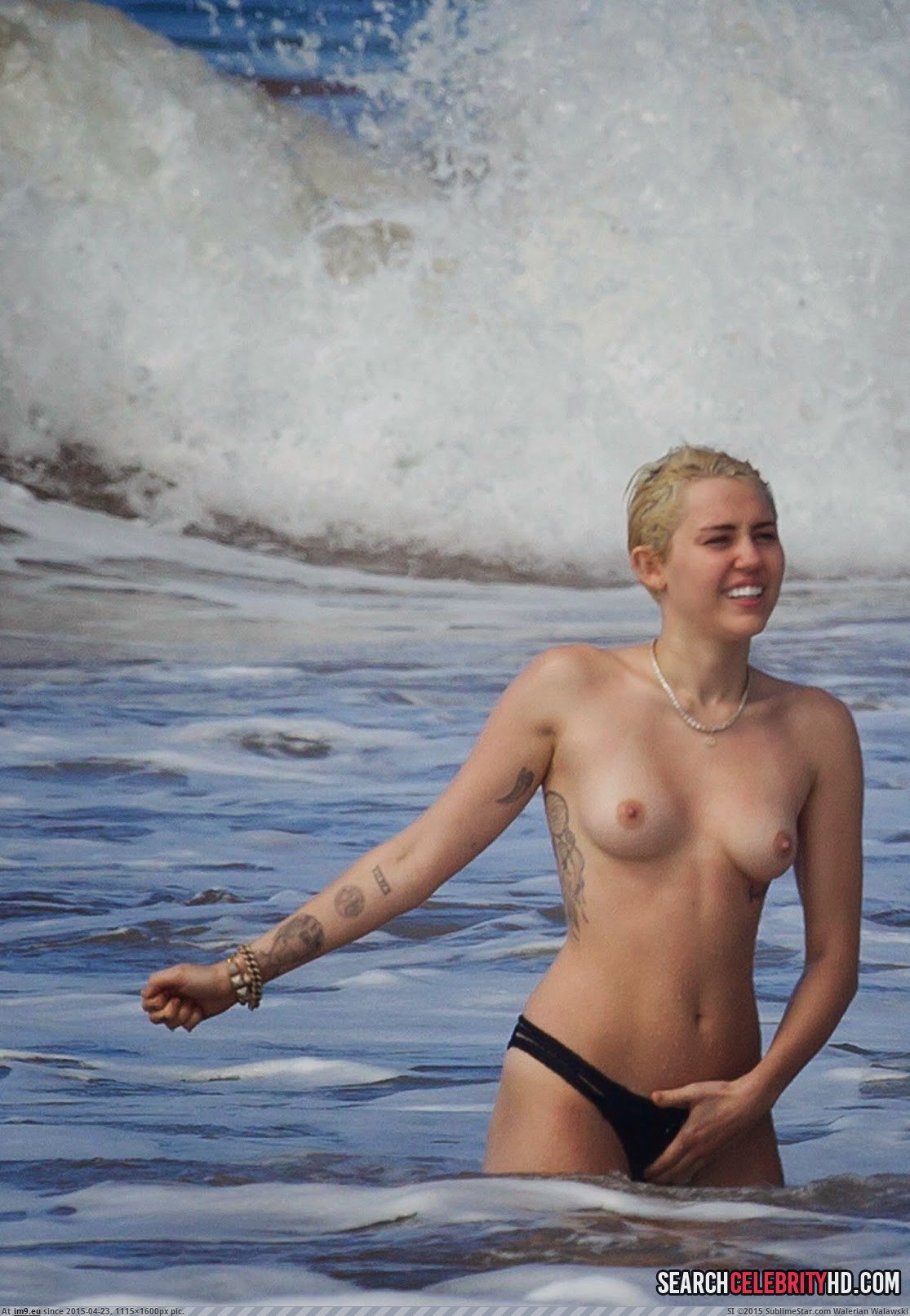 Miley Cyrus Topless Bikini Candid Photos In Hawaii (12) (in Miley Cyrus Topless Bikini Candid Photos In Hawaii)