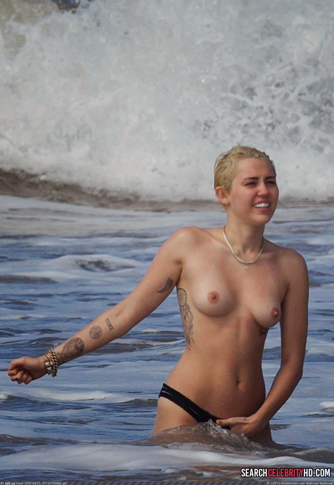 Miley Cyrus Topless Bikini Candid Photos In Hawaii (13) (in Miley Cyrus Topless Bikini Candid Photos In Hawaii)
