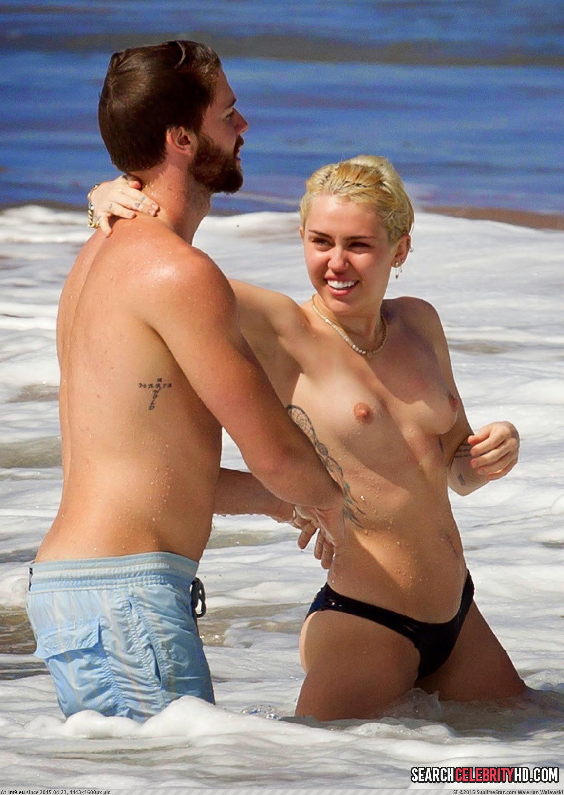 Miley Cyrus Topless Bikini Candid Photos In Hawaii (4) (in Miley Cyrus Topless Bikini Candid Photos In Hawaii)