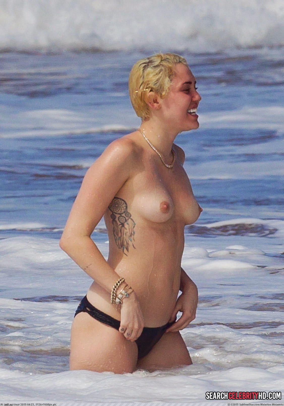 Miley Cyrus Topless Bikini Candid Photos In Hawaii (5) (in Miley Cyrus Topless Bikini Candid Photos In Hawaii)