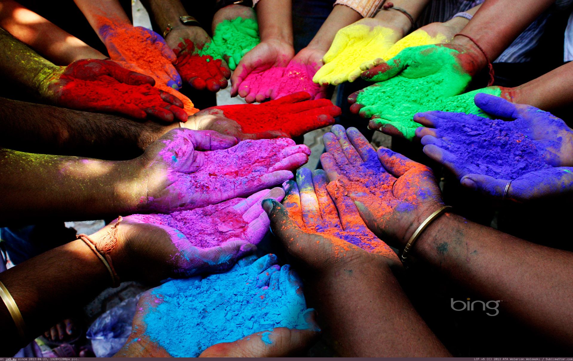 http://p.im9.eu/people-holding-powder-paints-to-celebrate-holi-festival-of-colors-in-ahmedabad-india-corbis-2013-03-27.jpg