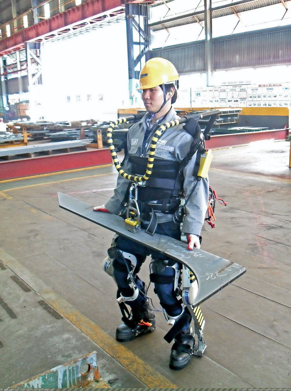 [Pics] A South Korean shipyard worker (in My r/PICS favs)