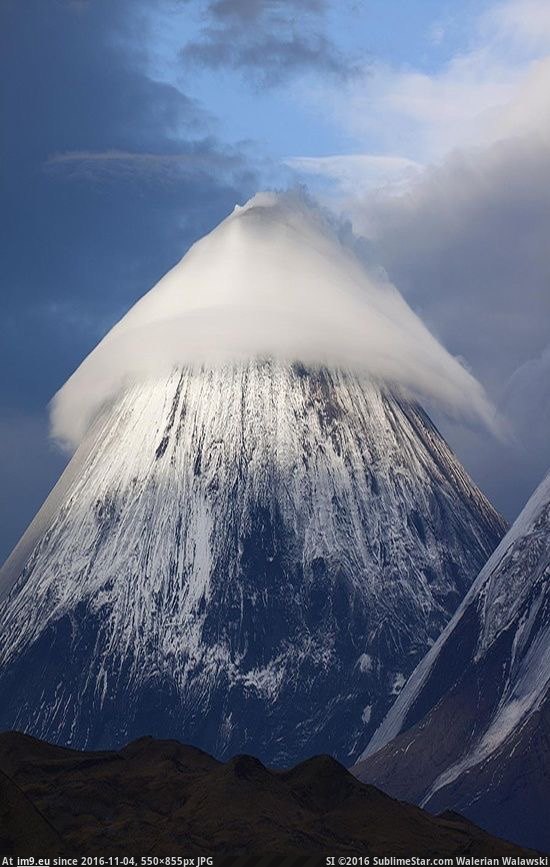 [Pics] Lenticular clouds over mountain (in My r/PICS favs)