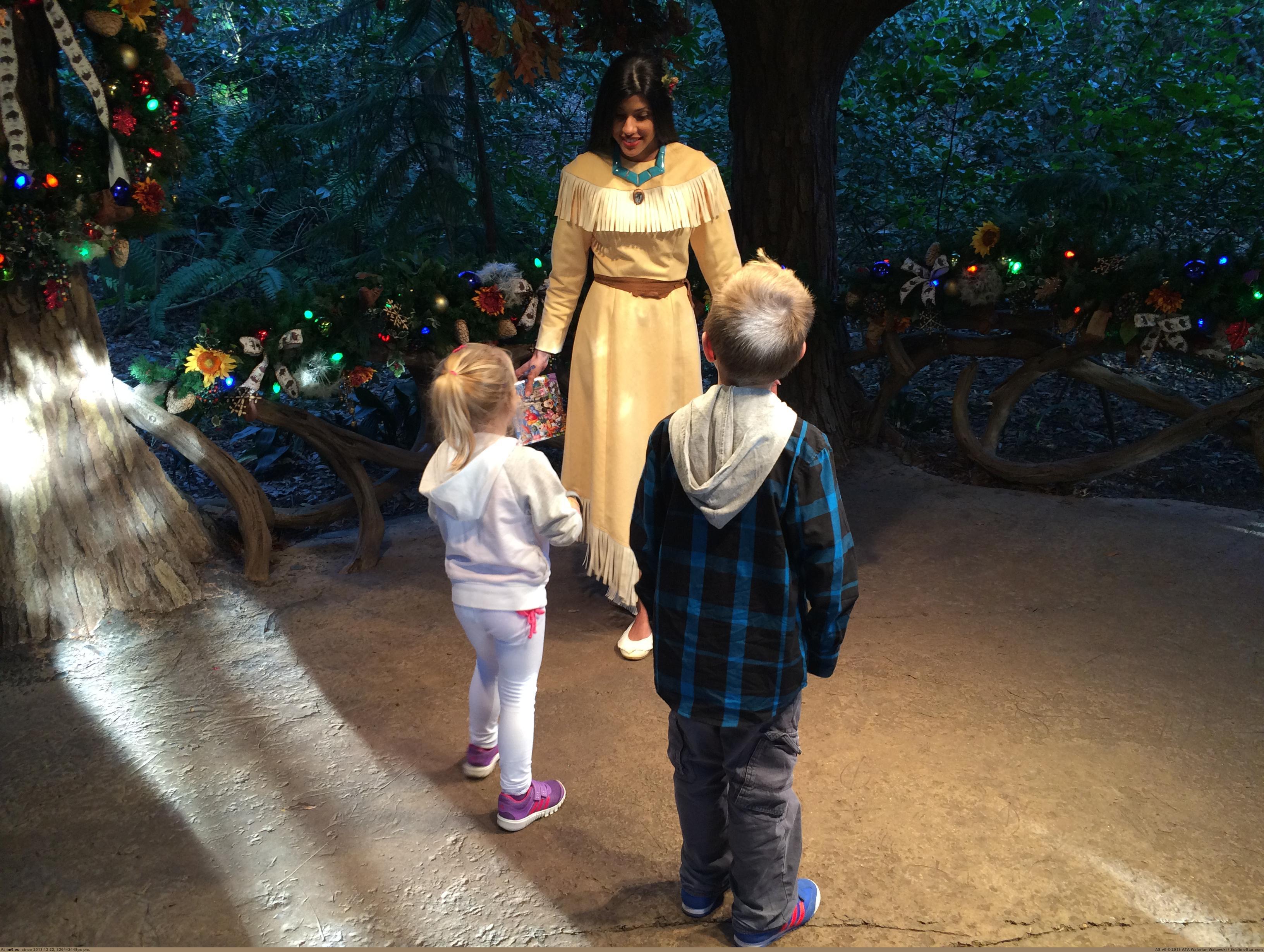 Pic. #For #Year #Old #World #Meeting #Hug #Stops #Pocahontas #Real ...