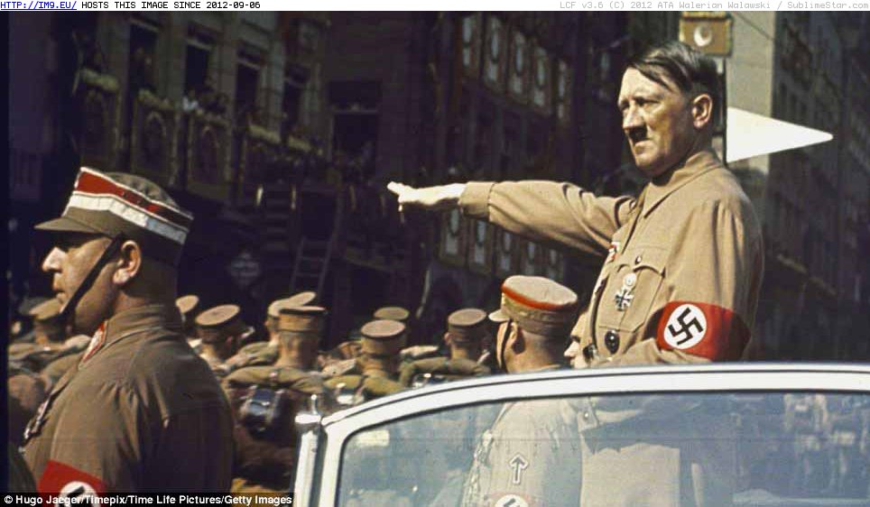 The FüHrer Greeting (in Historical photos of nazi Germany)