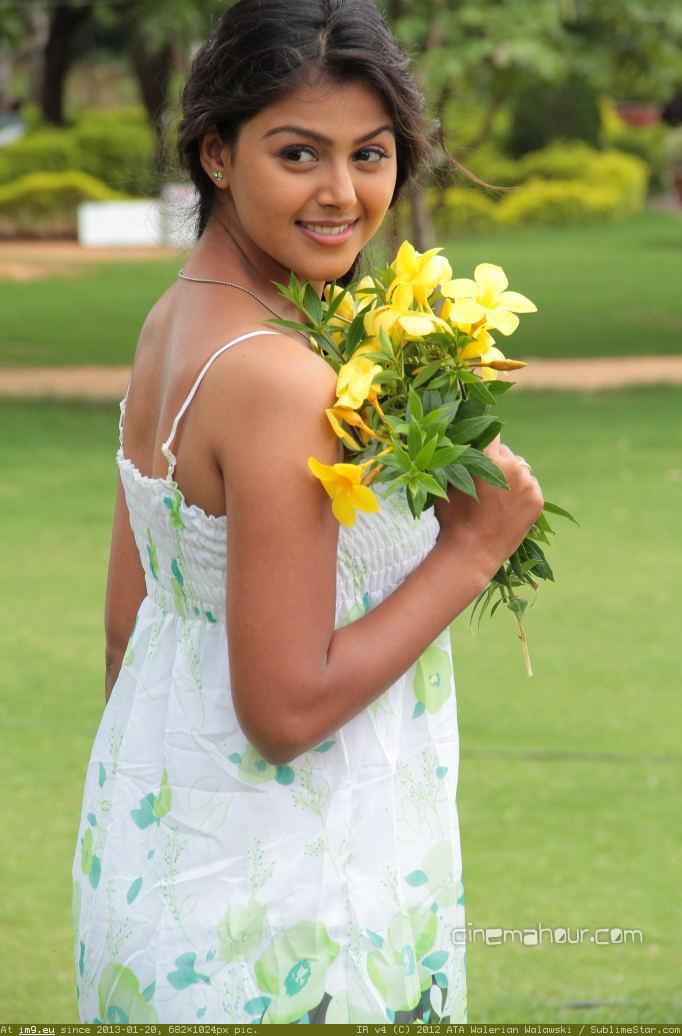 98144733Monal_Gajjar_Stills_from_Oka_College_Love_Story_(3) (in Sex images)