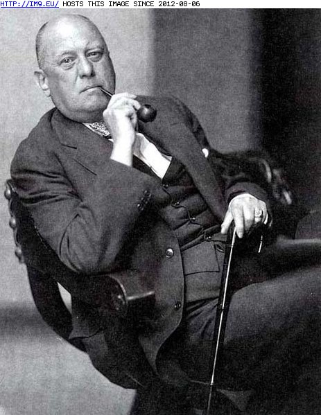 Aleister Crowley - pipe (in Of the old times)