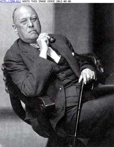 aleister-crowley-pipe.jpg