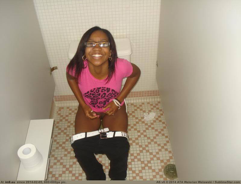 Girls Urination Photos Black Girl Peeing On WC 1 Pissing Porn