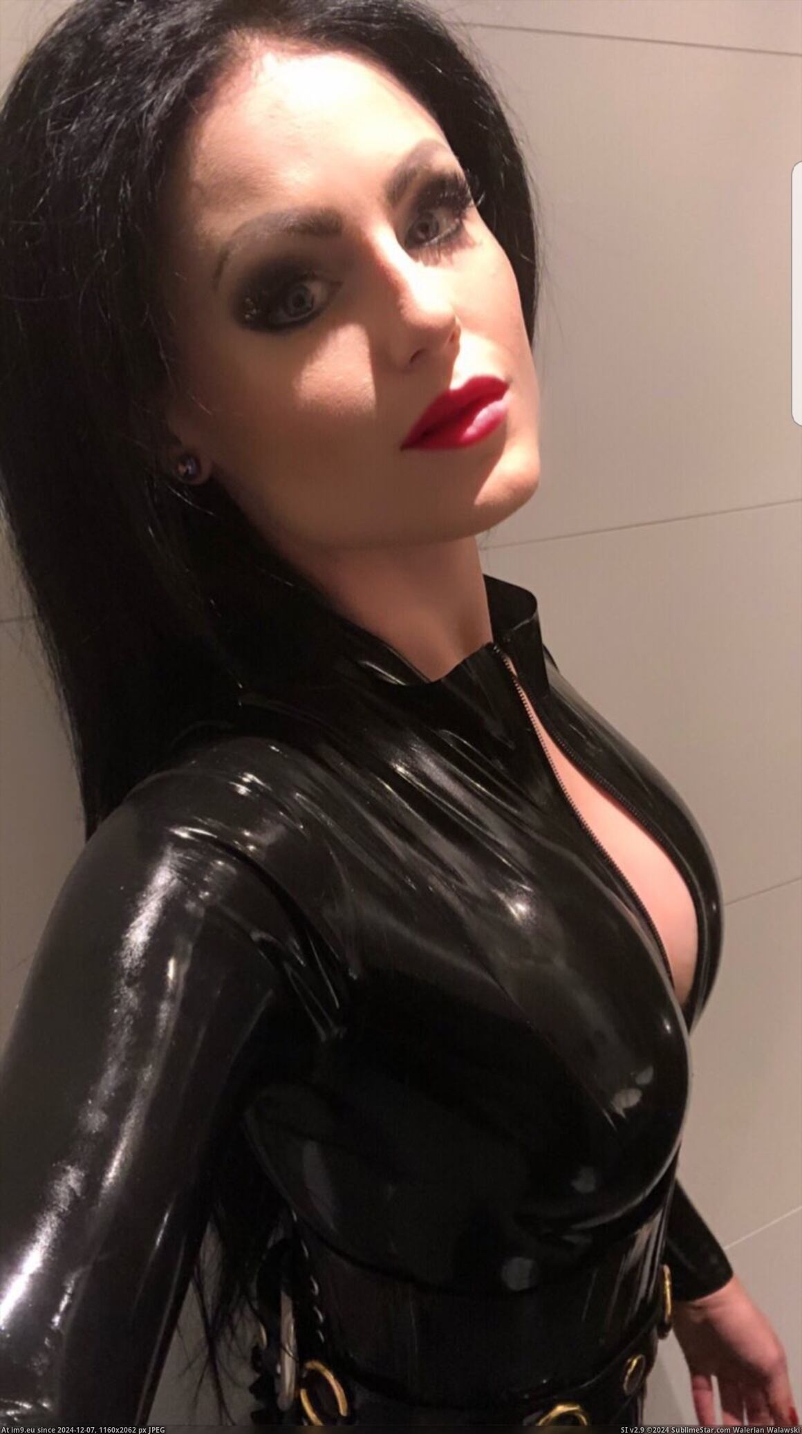 #Image #Outing #Keuschheitsgurtelbenfiegl #Blackdiamoond #Latexladyblackdiamoond Blackdiamoond Fetisch Pic. (Image de album Instant Upload))