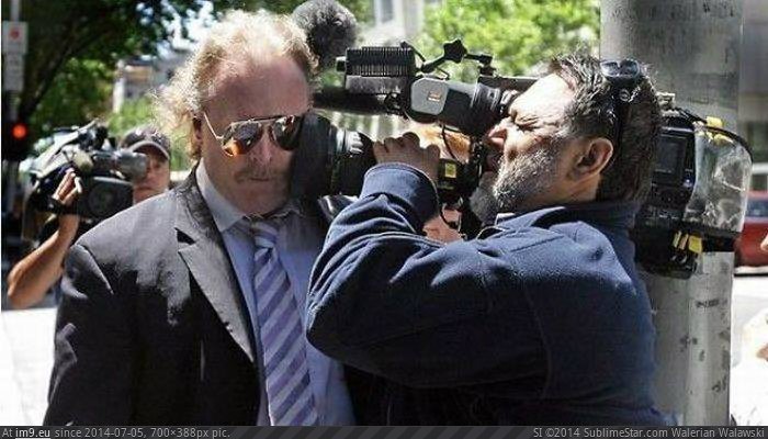 #Funny #Guys #Hitting #Face #Camera Camera hitting a guys face (funny) Pic. (Изображение из альбом Rehost))