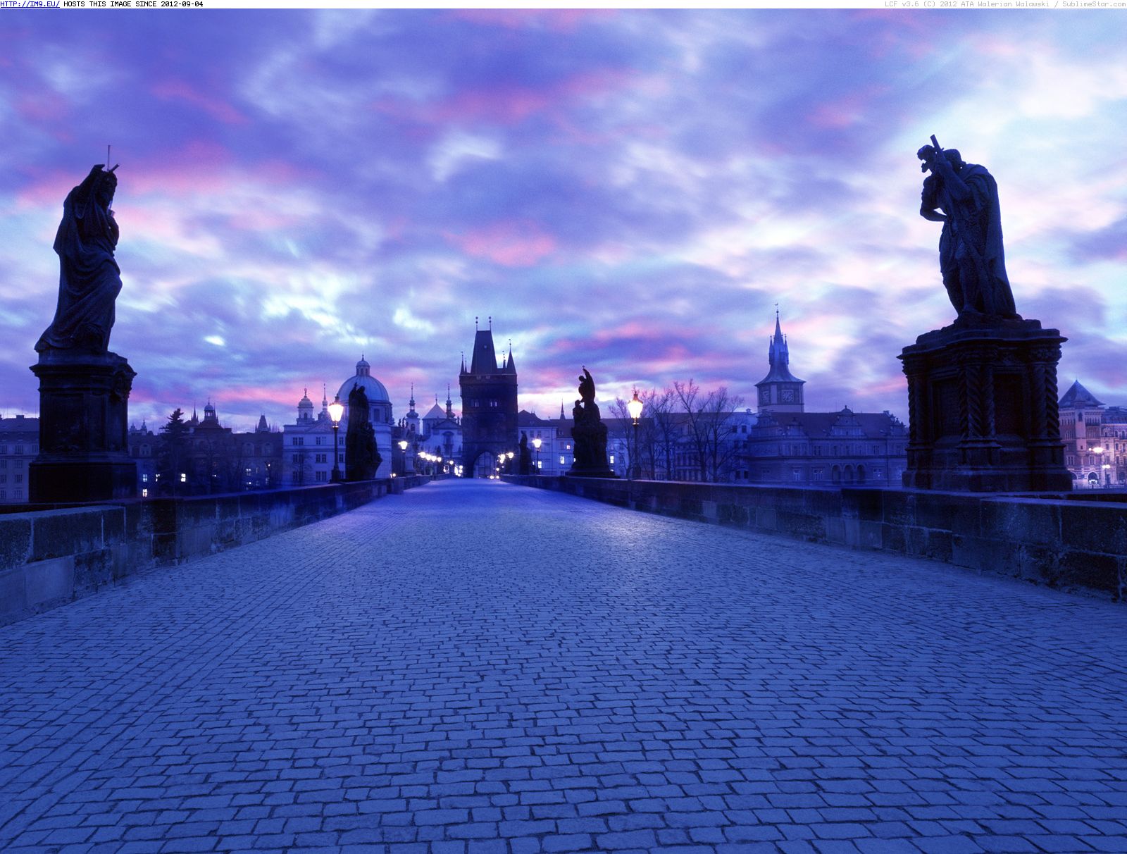 Charles Bridge at Dawn, Prague, Czech Republic (in Beautiful photos and wallpapers)