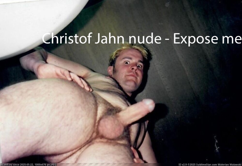 Christof Jahn nackt (1b1) (in Christof Jahn likes shit)