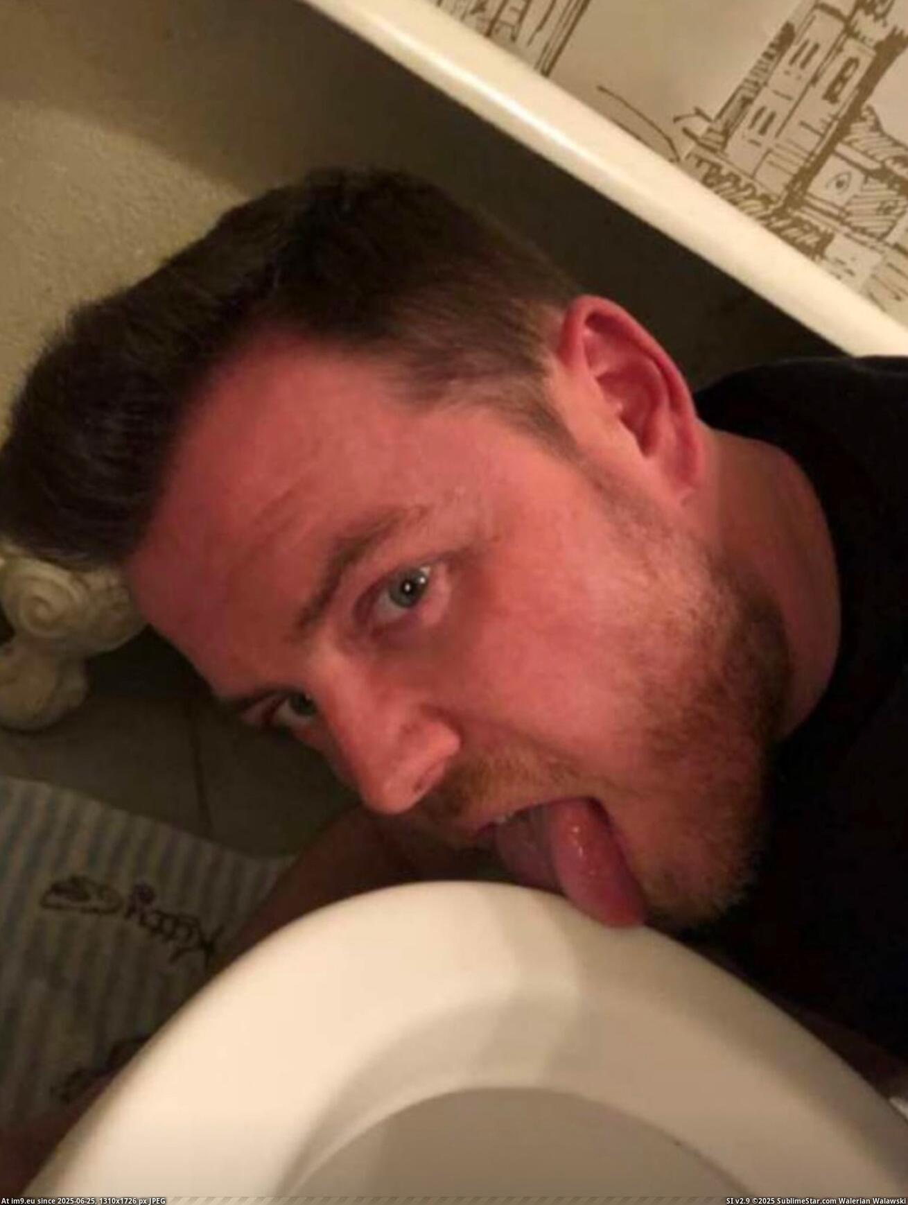 Dickless f*g needs exposure (in Instant Upload)