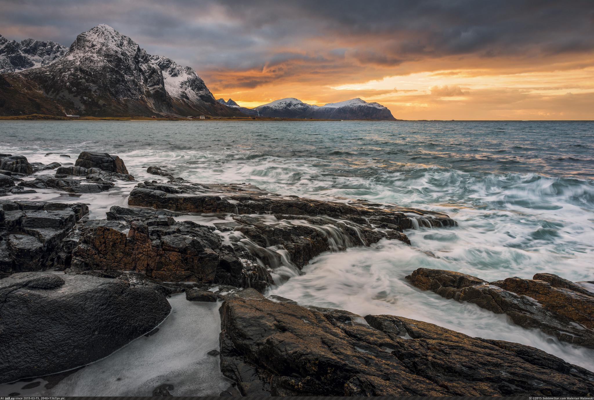 Океаны северной европы. Норвежское море Исландия. Рейне Лофотенские острова Норвегия. Норвегия фьорды зима. Скандинавское море.