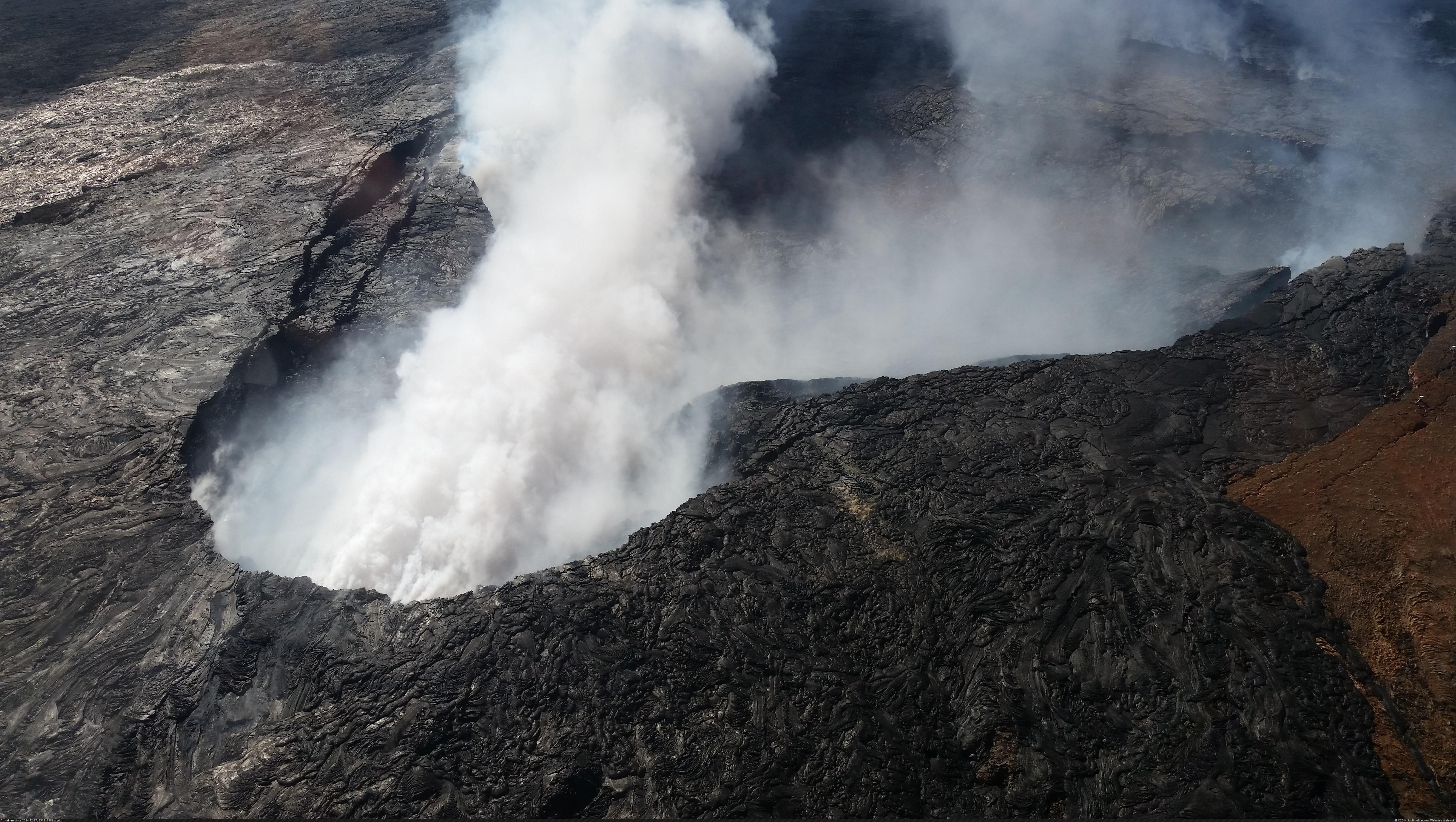 [Earthporn] Kilauea volcano in Big Island, Hawaii, from a helicopter tour, by endarterectomist [OC] [5312x2988] (in My r/EARTHPORN favs)