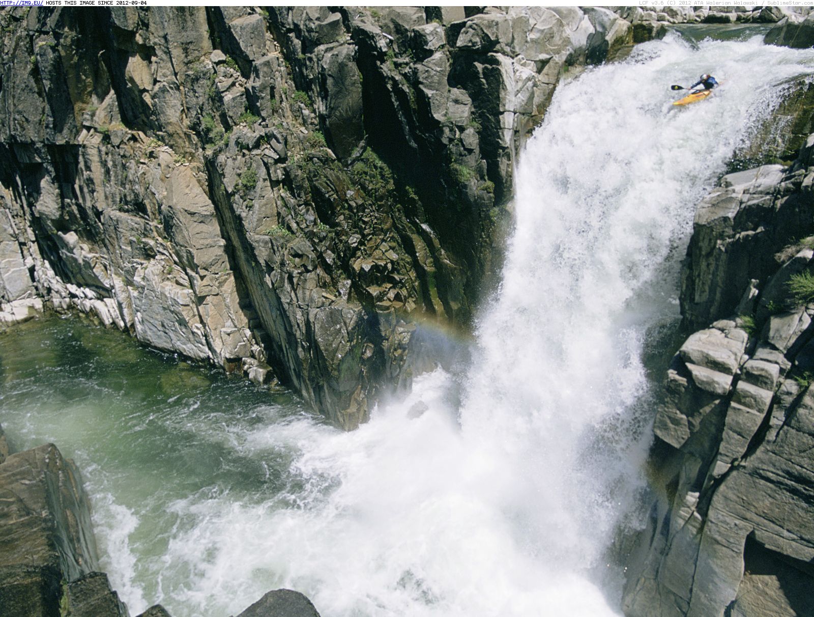 Extreme Kayaker Descending Rattlesnake Falls, American River, California (in Beautiful photos and wallpapers)