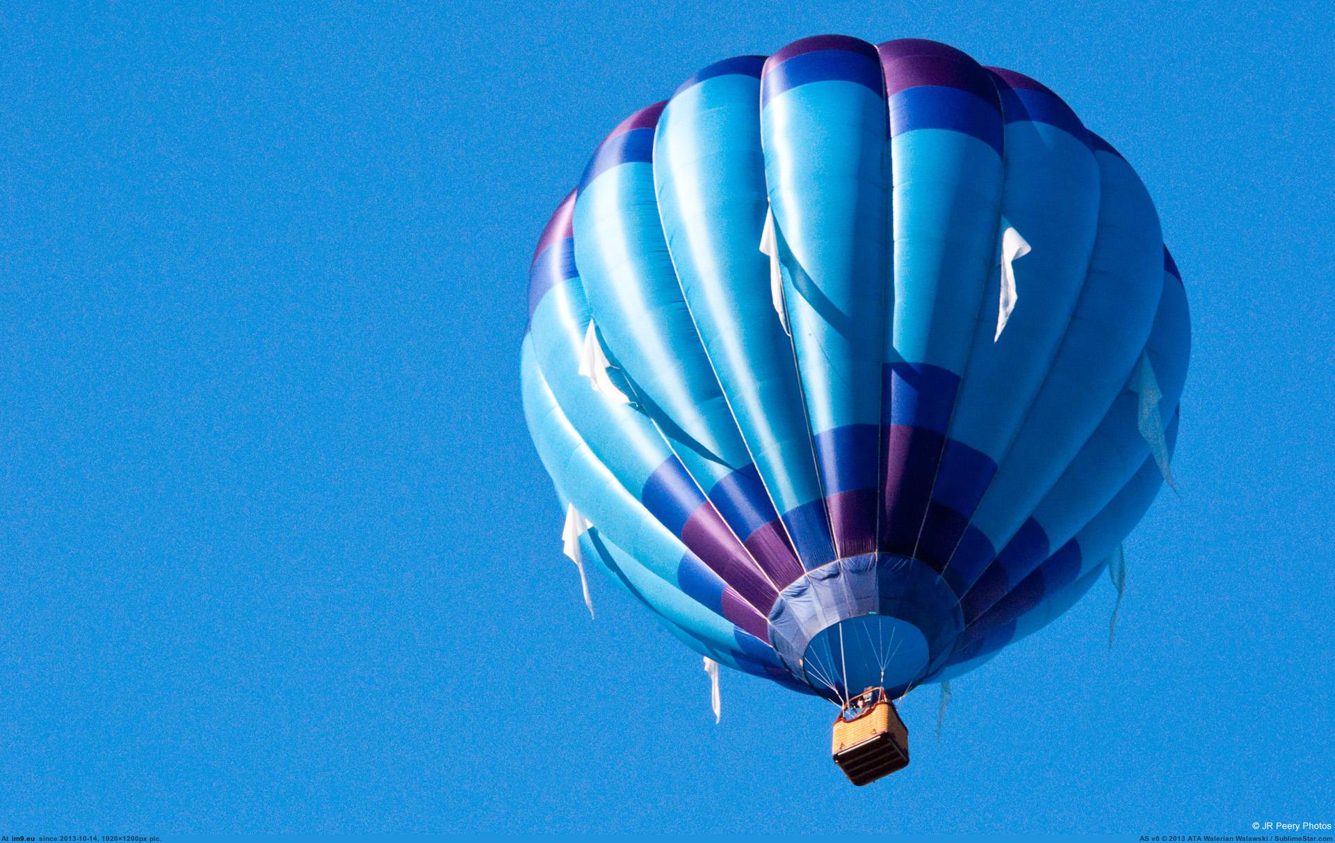 Купить шар с корзиной для полетов. Воздушный шар. Воздушный шар с корзиной. Голубой воздушный шар. Воздушный шар в голубом небе.