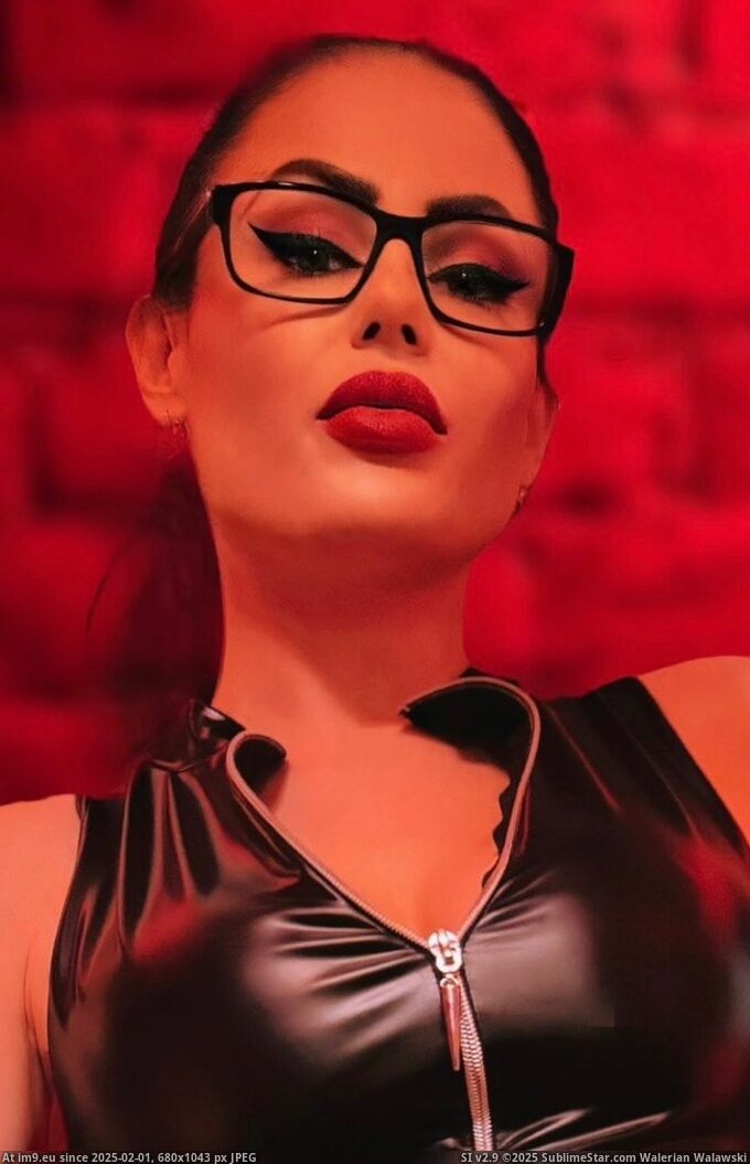 #Sexy #Lady #Outing #Piercing #Dauerkeusch #Blackdiamoond #Freundin #Blackmail #Lippenstift #Annarosenmueller #Lied Lady blackdiamoond sexy Lippenstift blackmail Keuschheitsgürtel Piercing Benjamin fiegl Lied outing Freundin Annarosenmueller dauerkeusch Pic. (Obraz z album Instant Upload))