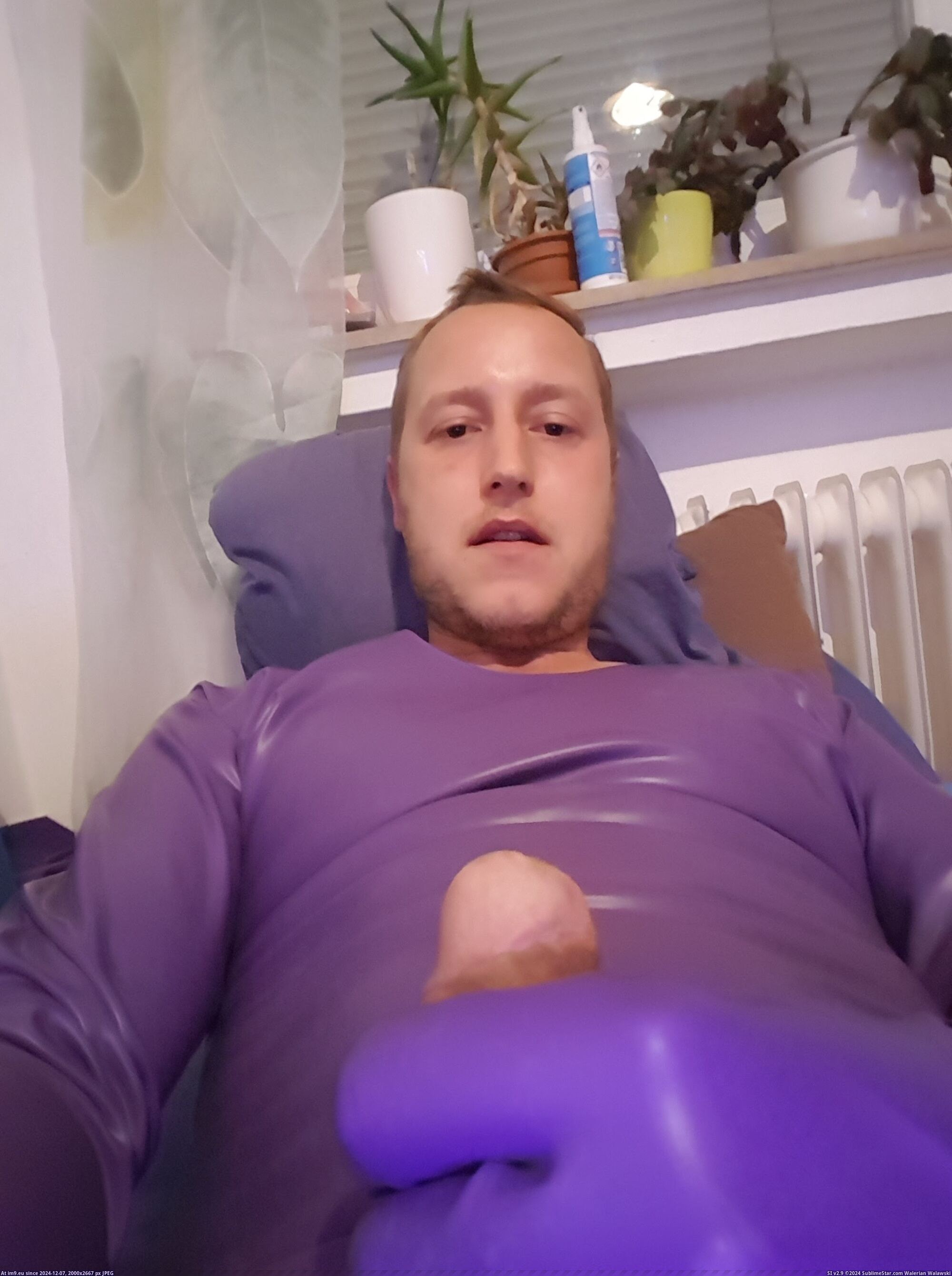 #Latex #Latexhandschuh #Zum #Lecken #Bringt Latexfetisch Benjaminfiegl wichst in Latex und latexhandschuh , latexduft bringt zum spritzen Sperma latexhandschuh lecken Pic. (Bild von album Instant Upload))