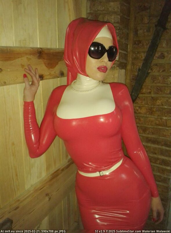 #Sexy #Latex #Anna #Melkt #Obwve #Jennifer #Domina #Smoking #Latexfetisch #model #Annarosenmueller wearing red #latexcatsuit #fetish hijab Hot smell of #rubber in the air! www.Facebook.com:annarosenmüller-latexfetisch Pic. (Image of album https://annarosenmueller-riecht-nach-latex.blogspot.com/2025/01/015736380643-gummiduft-anna-rosenmuller.html?m=1))