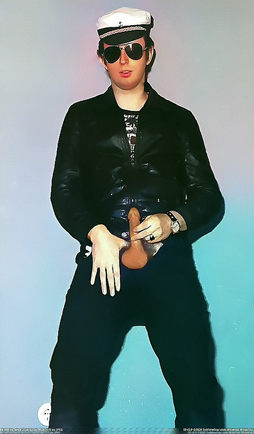 Leather Callboy shows his stiff cock and fat balls in a provokative pose (in Gaypornmodels)