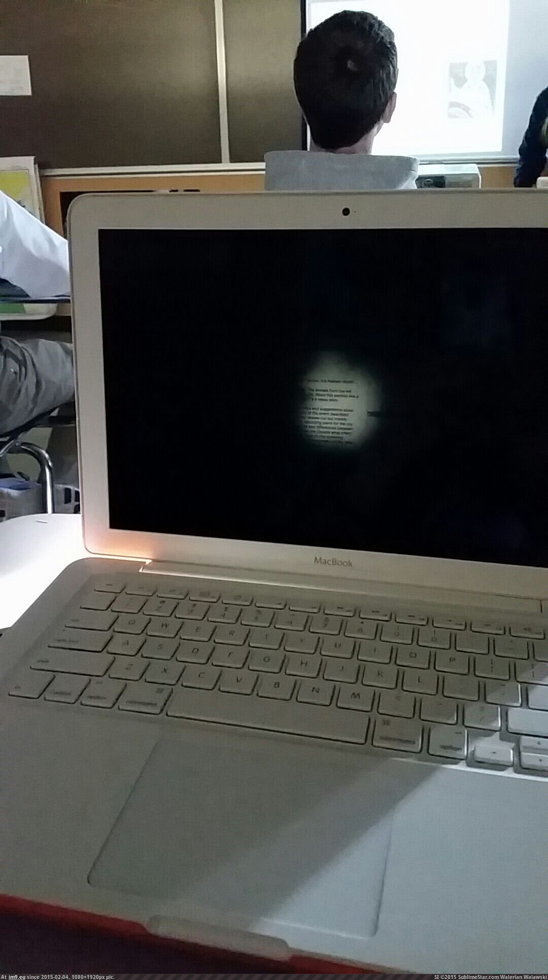 [Mildlyinteresting] Sun shined through the apple on the back of my laptop and lit up my screen (in My r/MILDLYINTERESTING favs)