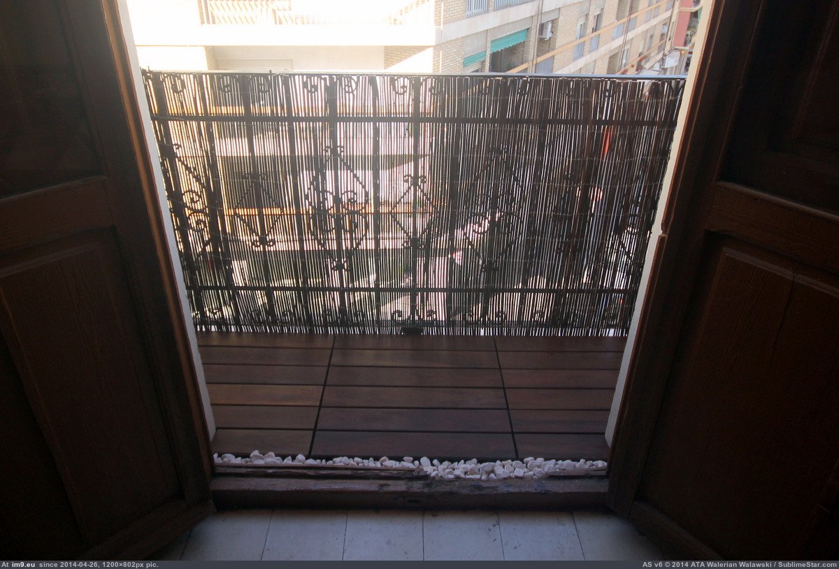 Утепление балкона с выносом. Обшить балкон снаружи. Безопасный балкон. Защита от солнца на балконе. Забыли закрыть балкон.