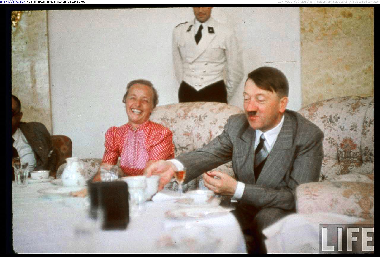 Professor Morrel, Wife Of Gauletier Forster And Hitler At Hitler'S Obersalzburg House, 1939 (in Historical photos of nazi Germany)