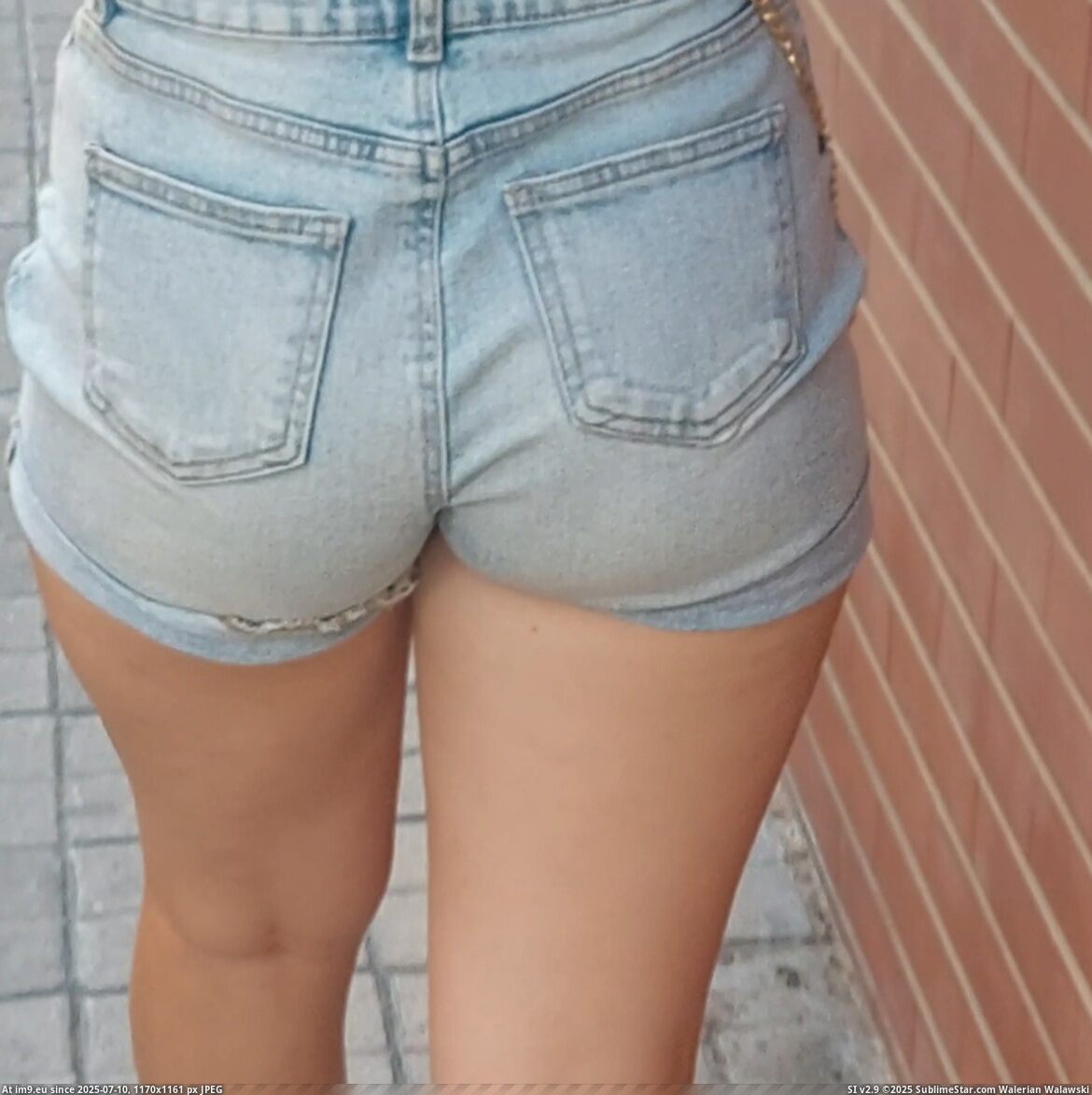 Prostituta por la calle (in Instant Upload)