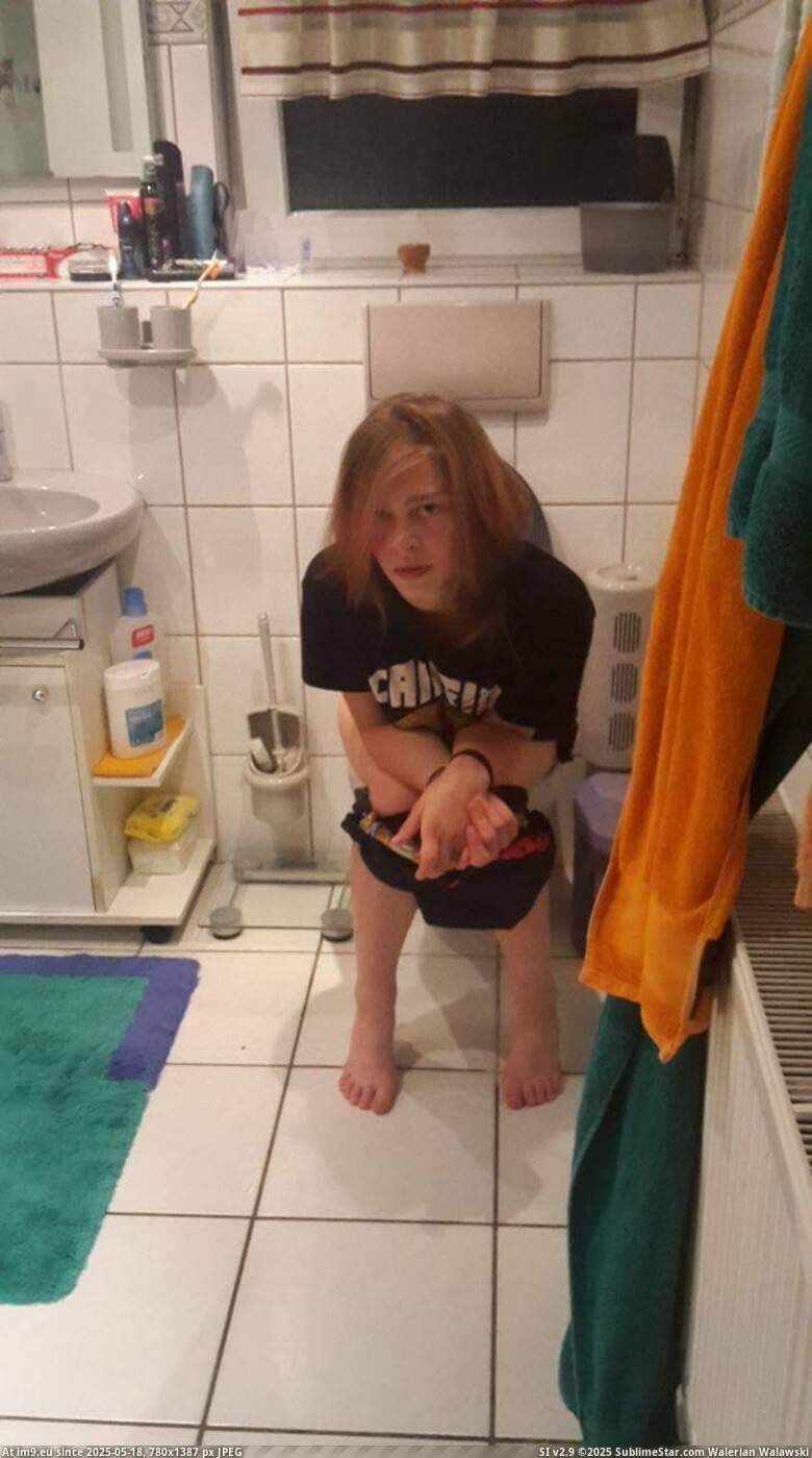 received_1064265766996840 (in Corinna schulze german webslut)