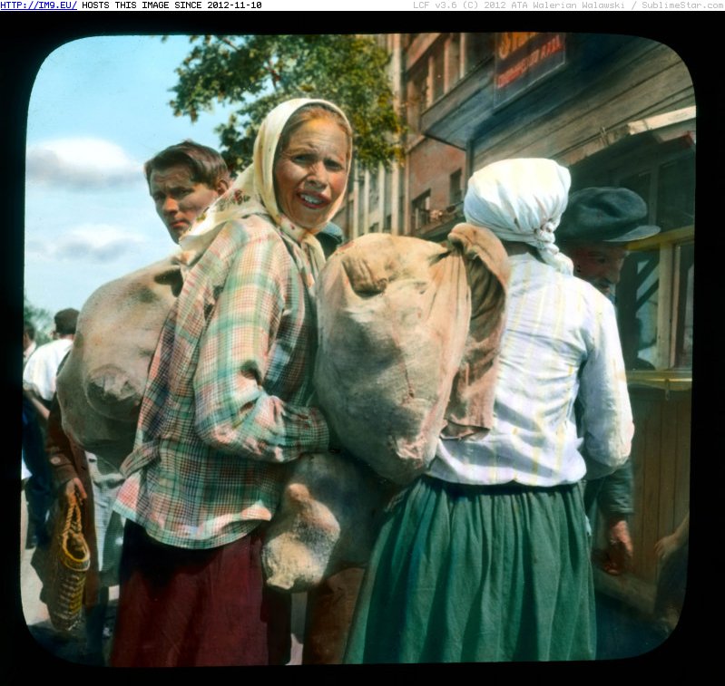 Saint Petersburg - farmers with sacks, near Leningrad (1931).4068 (in Branson DeCou Stock Images)