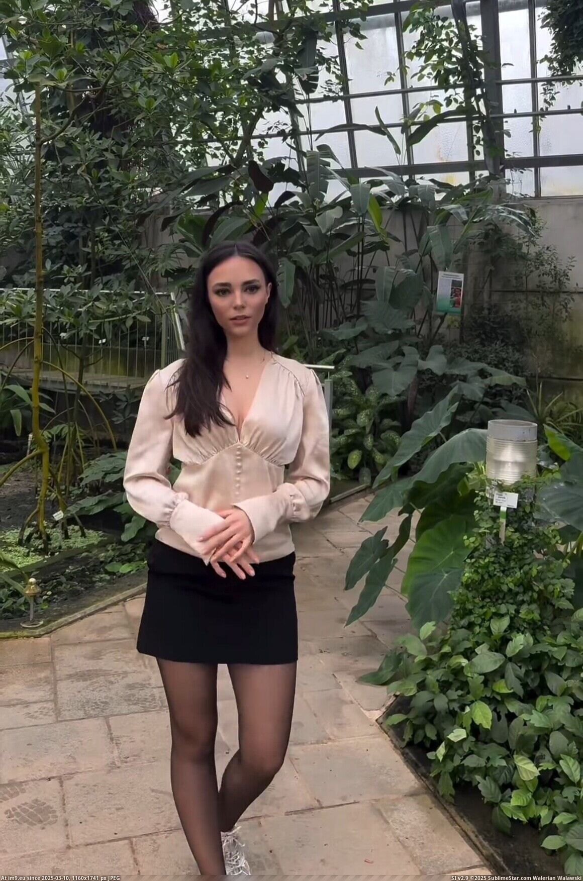 #Gallery #Screenshot #Evelyna #Miui #Pantyhose #Kristina Screenshot_2024-05-05-14-21-25-513_com.miui.gallery Pic. (Изображение из альбом Kristina Evelyna in pantyhose))