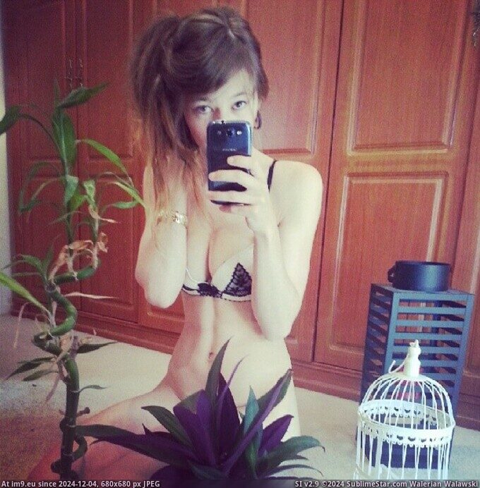 Sexy Selfie Nudes 48 (Cute Teen Amateur Softcore) (in Cute Teen Amateur Softcore (Sexy Selfie Nudes))
