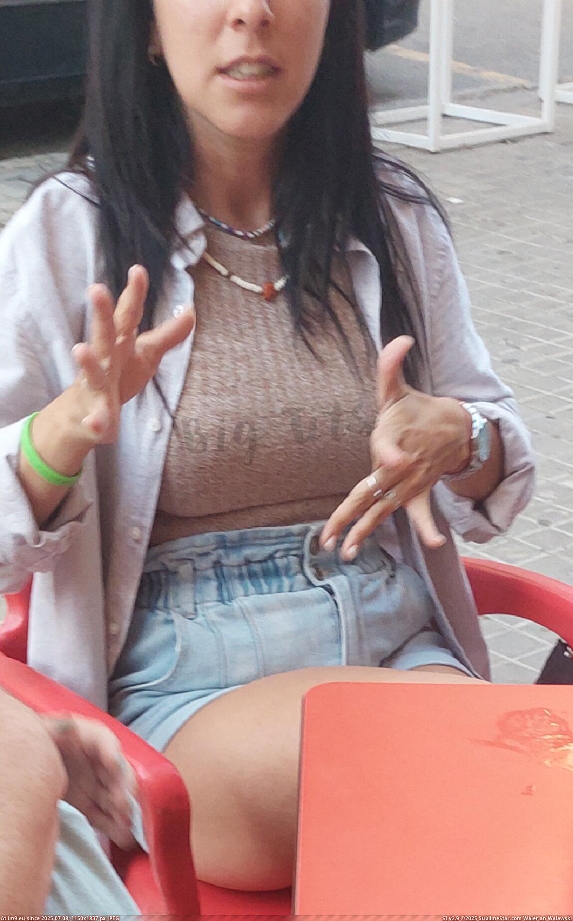 Tetona presume de tetas grandes 02 (in Instant Upload)