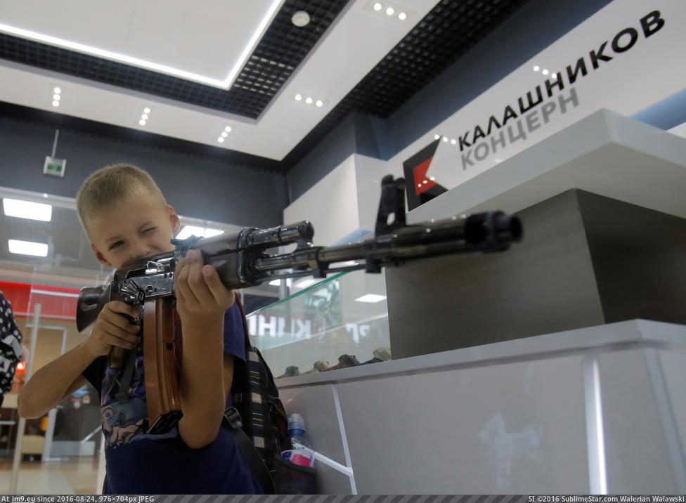 [Wtf] Kalashnikov store at russian airport (in My r/WTF favs)
