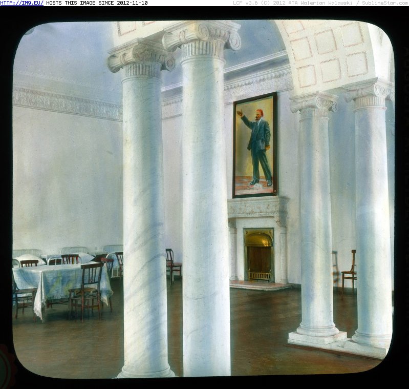 Yalta. Livadia Palace (sanatorium) - interior, room with small card tables, and a portrait of Lenin over the fireplace (1931).39 (in Branson DeCou Stock Images)