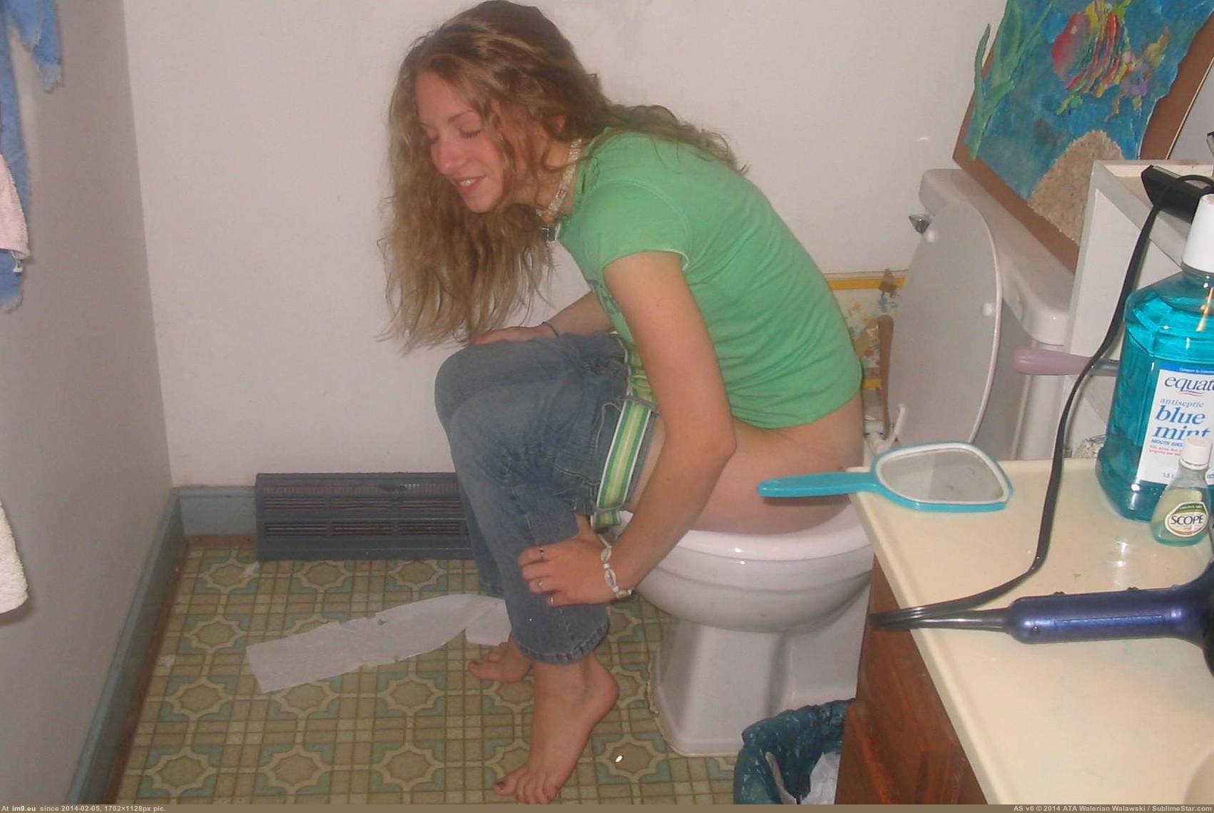 https://p.im9.eu/young-teen-girls-pissing-on-toilets-12-wc-toilet-bowl-peeing-porn.jpg